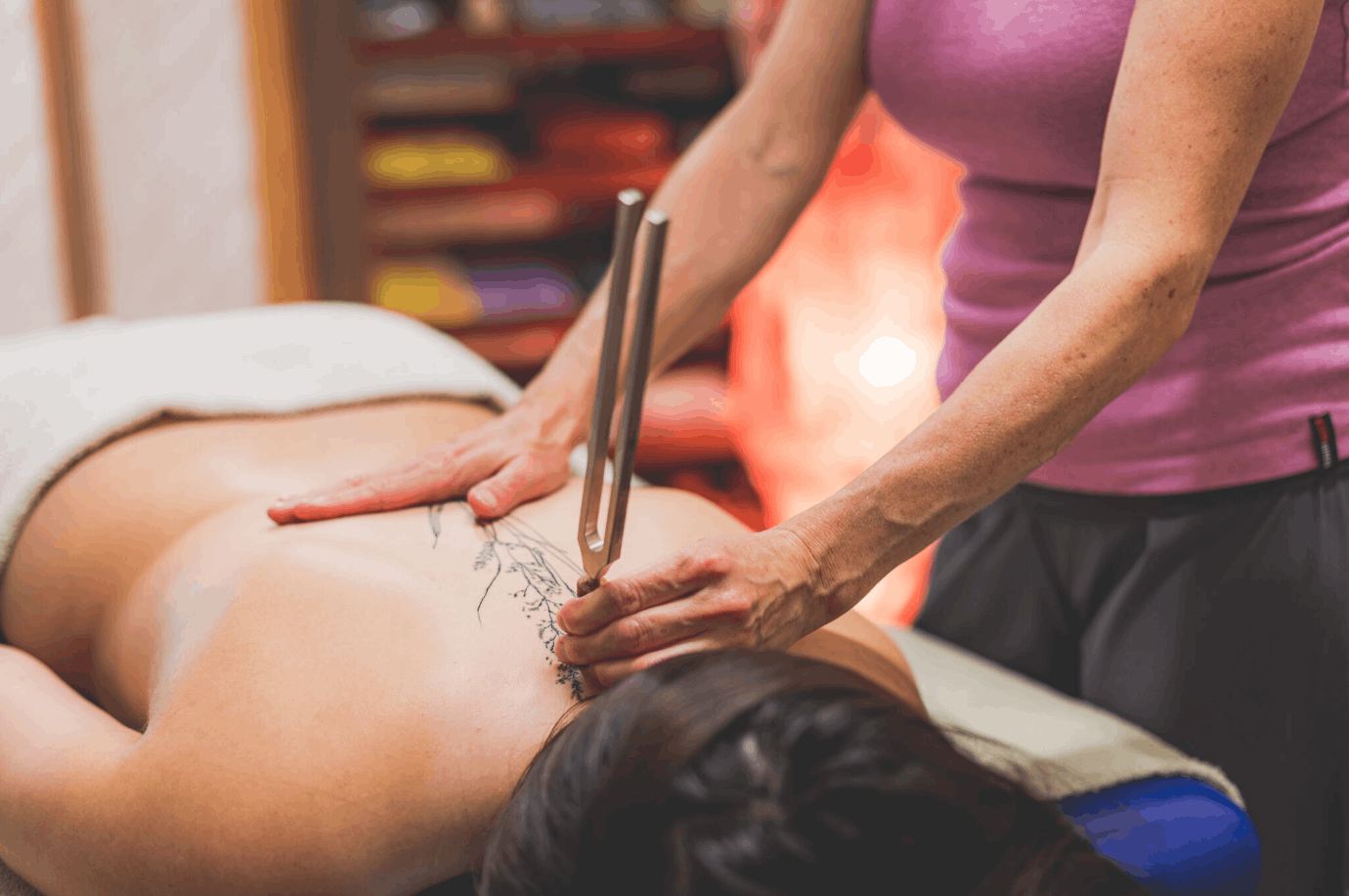 Ošetření zad terapeutickou ladičkou v Ornyně